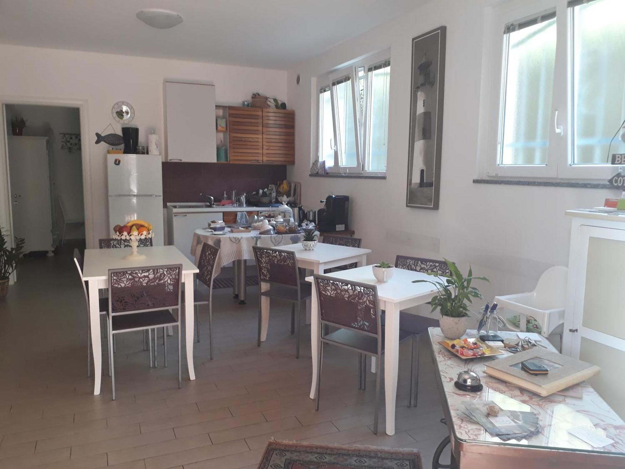 B&B Ai Tre Archi Spotorno Exteriör bild