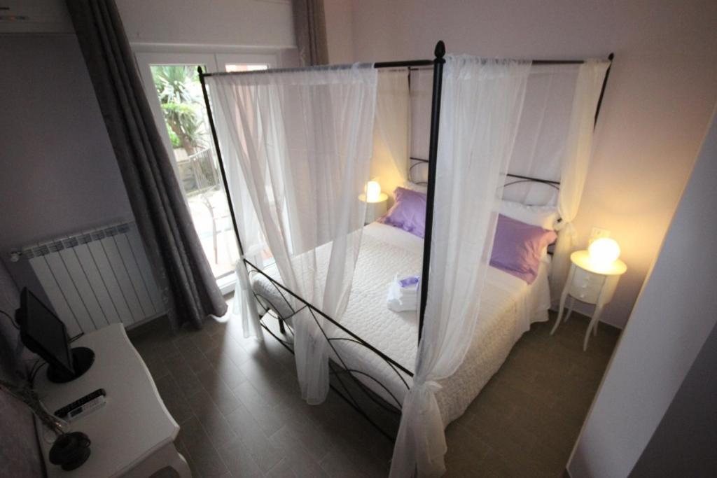 B&B Ai Tre Archi Spotorno Exteriör bild