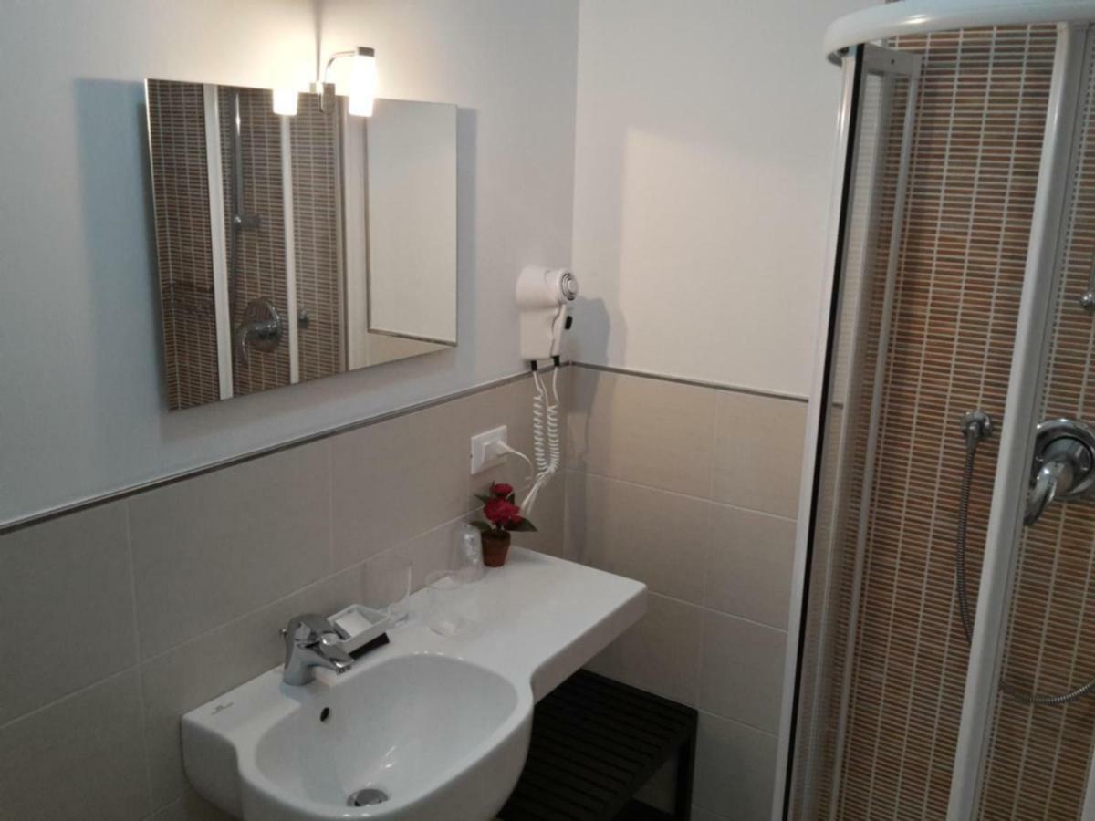 B&B Ai Tre Archi Spotorno Exteriör bild