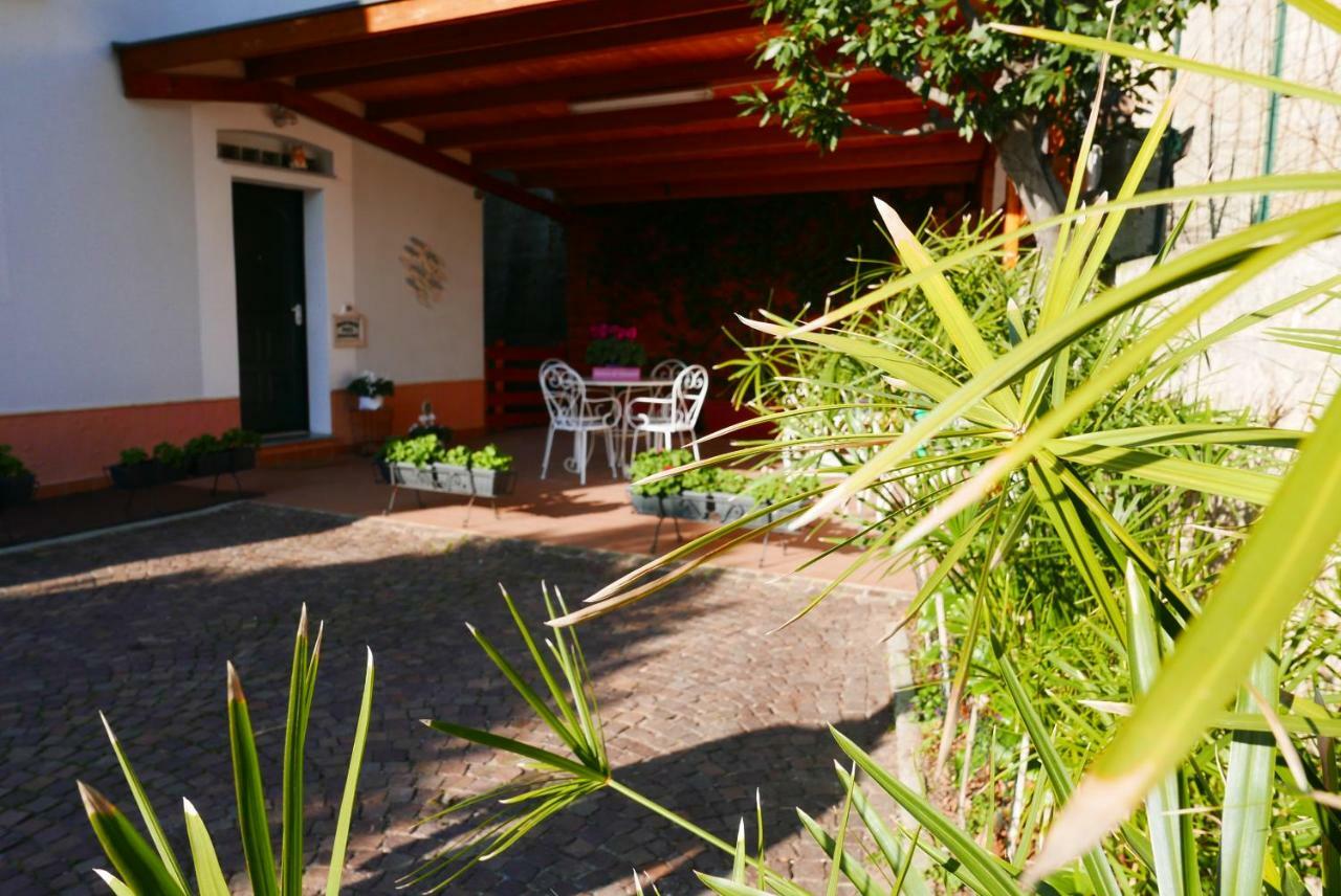 B&B Ai Tre Archi Spotorno Exteriör bild