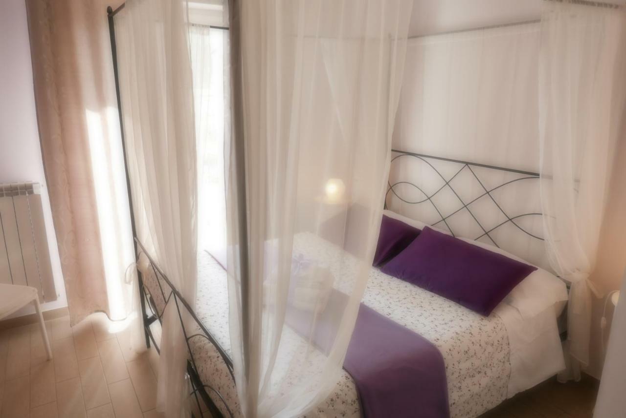 B&B Ai Tre Archi Spotorno Exteriör bild
